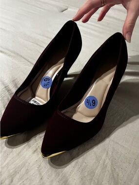 Women's Burgundy Pointed-Toe Heels with Gold Toe Accent